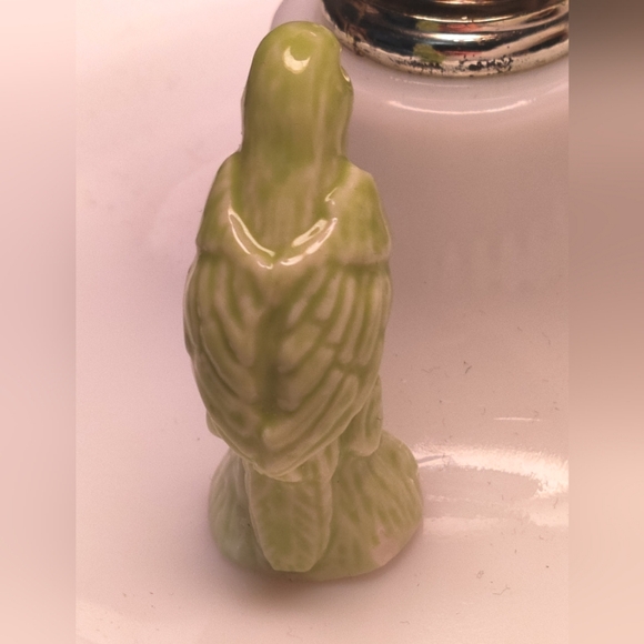 Wade Red Rose Tea Figurine Collectible Budgie Bird Made in England - Picture 2 of 3